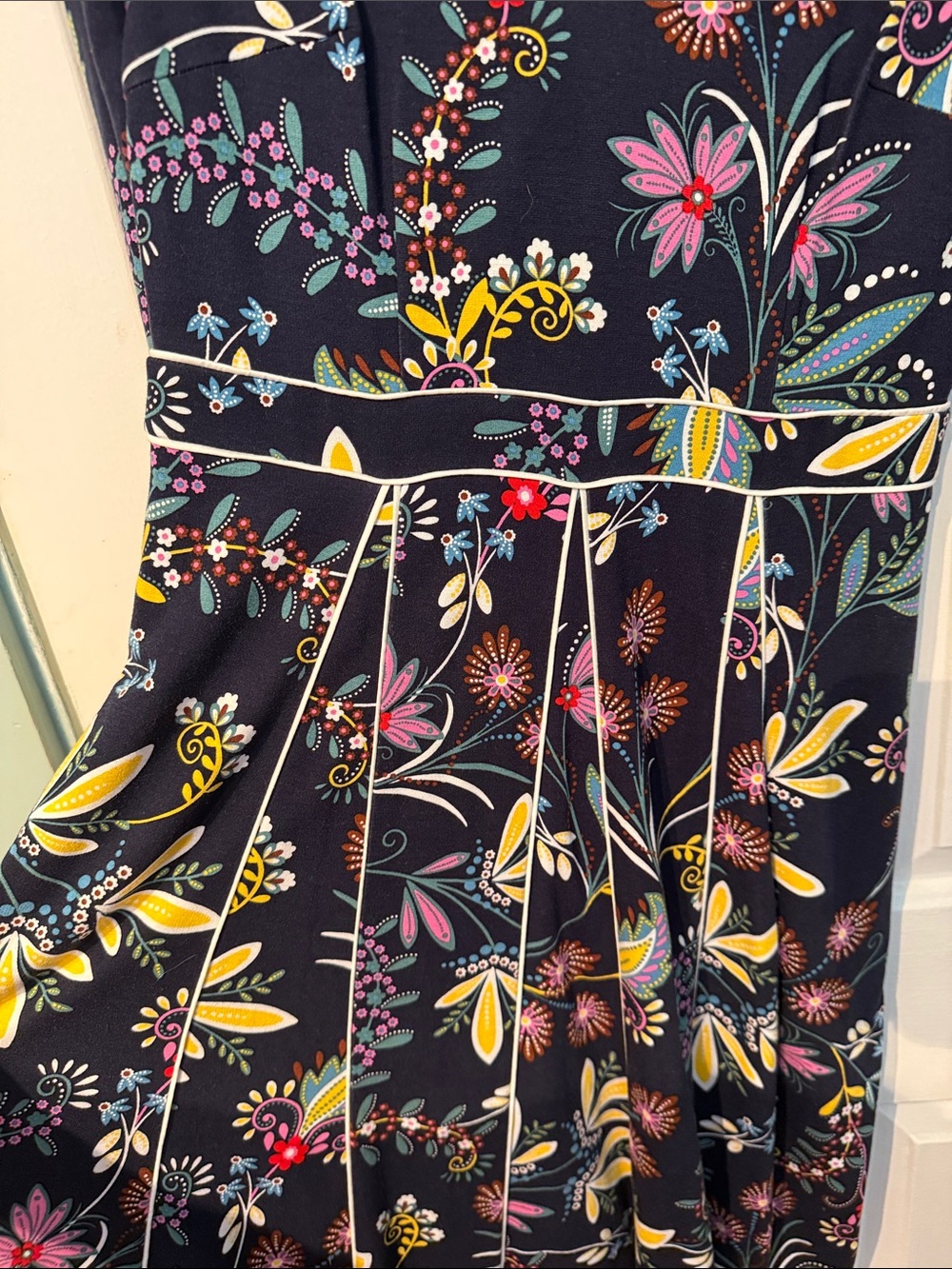 Boden Floral V-Neck Navy Fit & Flare Dress (6R) - Picture 6 of 8